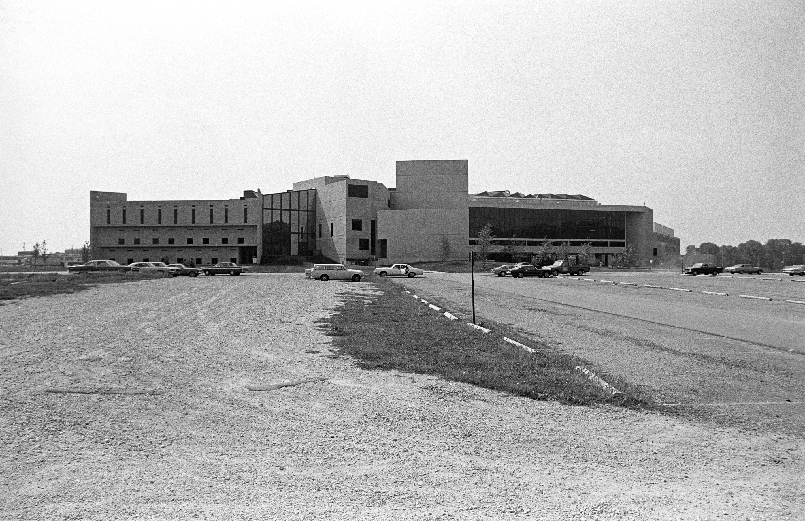 Creative Arts Center & University Library, 1974 (7408-26-8 19a)