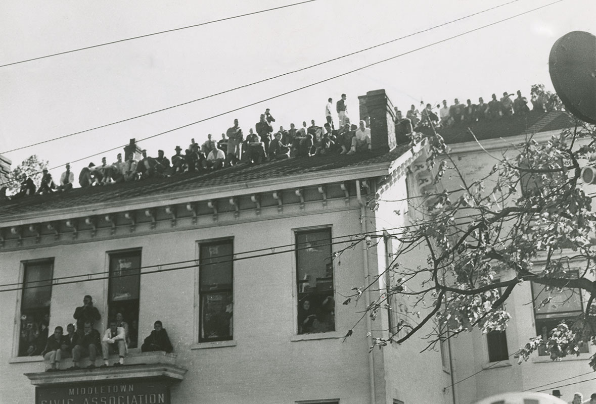 Crowd gathered on roof in Middletown (Oct. 1960)